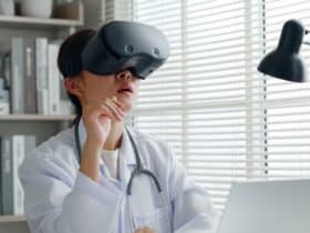 doktorica koristi VR naočale