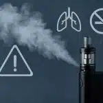 Fotografija vape uređaja s parom i jednostavnim grafičkim simbolima: znak opasnosti, pluća i zabrane pušenja.
